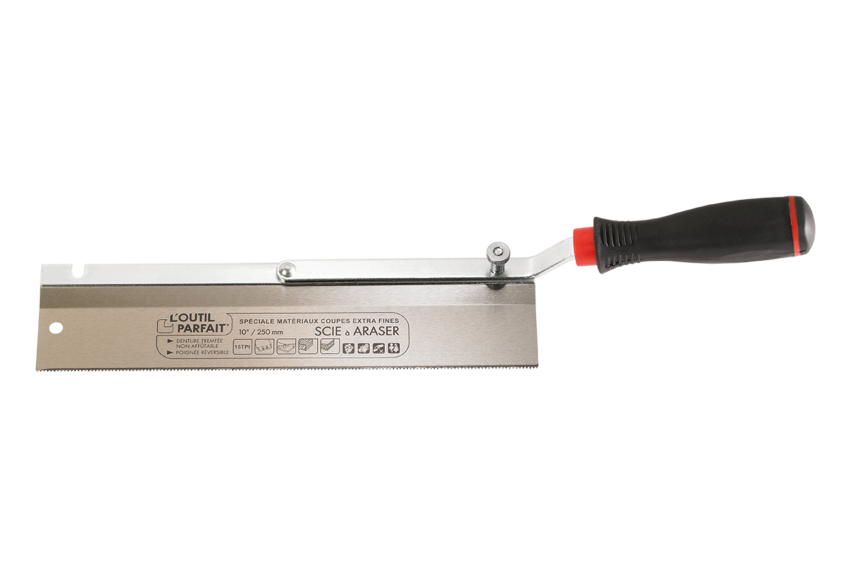 Levelling saw with moveable handle